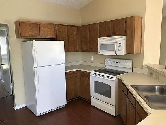 4th image of 13355 Currituck Dr N