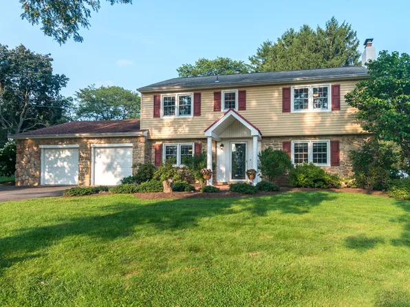 231 Sweetbriar Dr, Warminster, PA 18974