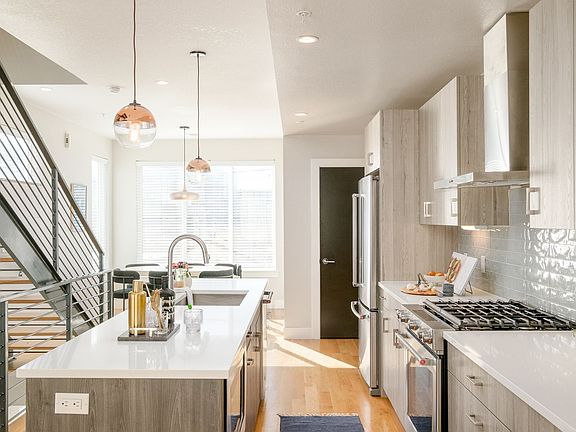 4th image of 1822 Grove St #110