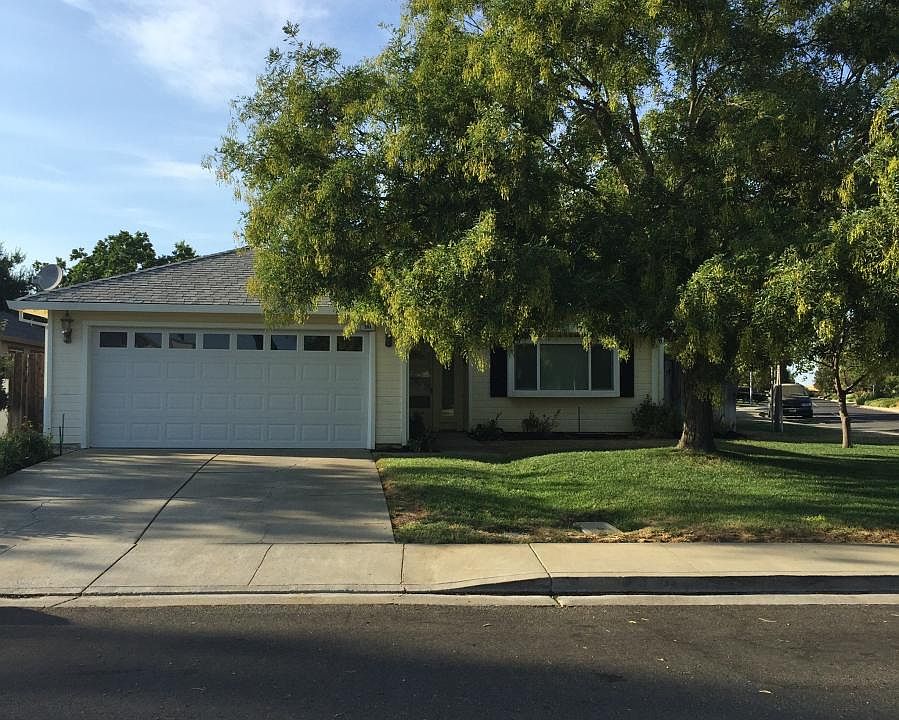 1st image of 301 Hampshire Ct