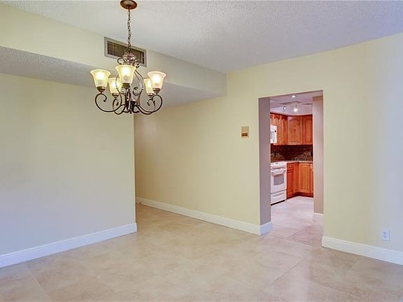 4th image of 737 SE 1st Way APT 202