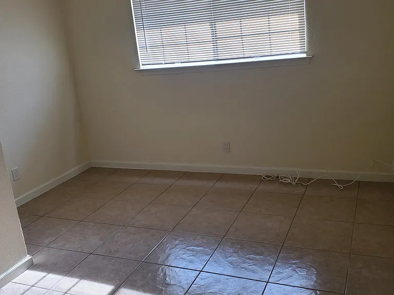 613 Maple St #4 — Photo 12