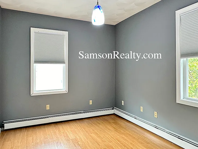 19 Sutton St #2 — Photo 9