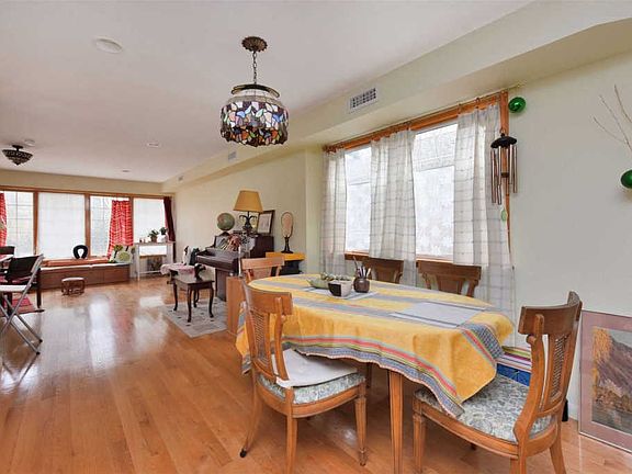 4th image of 15 Walden Pl