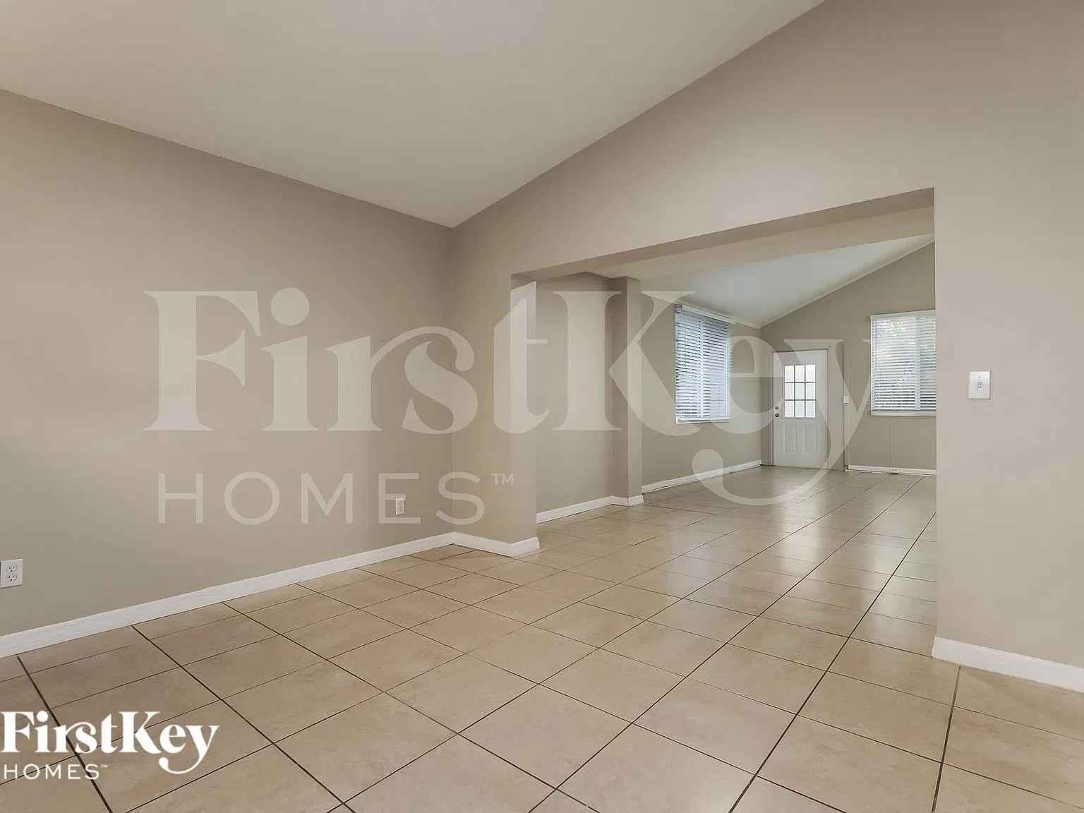 3 bed, 2.0 bath, 1900 sqft, $2,590 — Photo 3