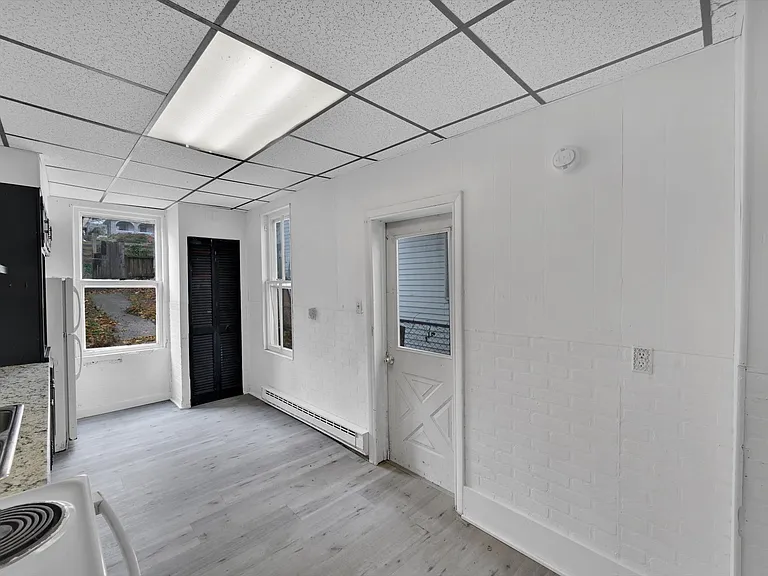 1323 W Norwegian St — Photo 4