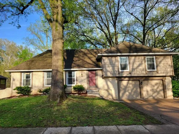 9731 Roe Ave, Overland Park, KS 66207