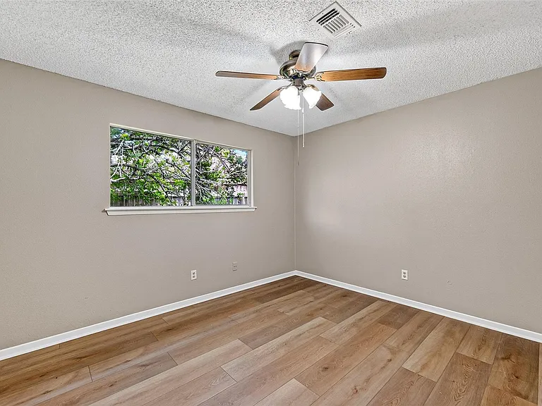 13847 Cherry Hollow Ln — Photo 27