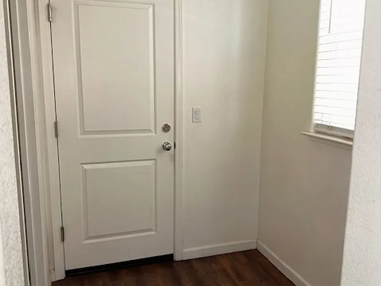 18281 Parkside Ct — Photo 8