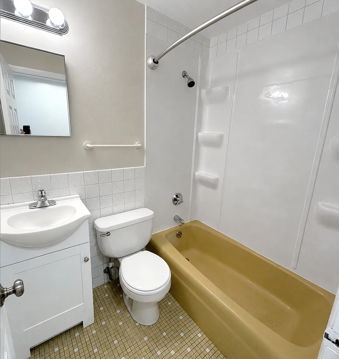 Studio, $1,800 — Photo 2