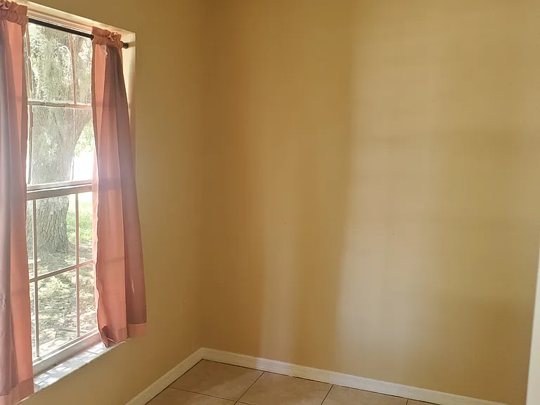 301 Colonade Ct — Photo 9