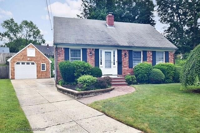 1st image of 15 Carol Ann Cir