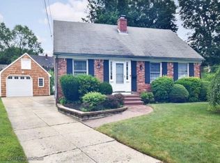 15 Carol Ann Cir, North Providence, RI 02911