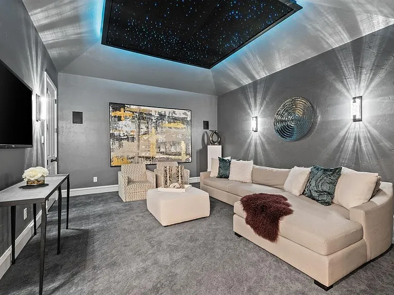 320 W Highland St — Photo 24