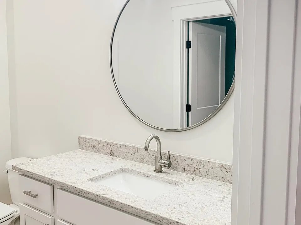 15 E 2nd Ave #5