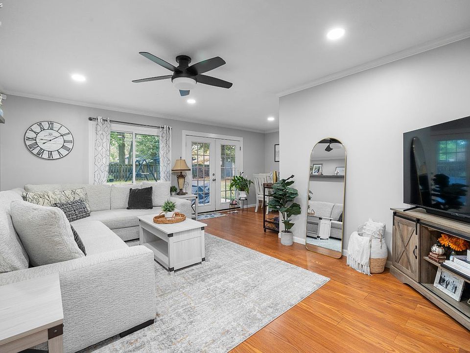 26476 Locust Dr, Olmsted Falls, OH 44138 | MLS #20253739