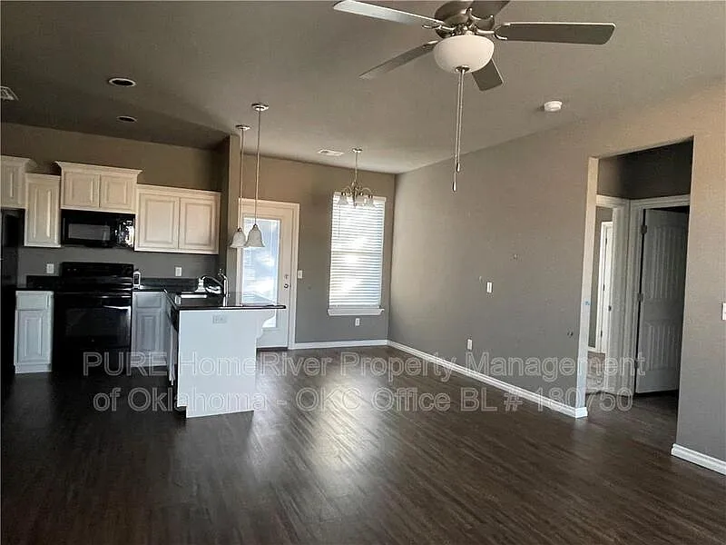2 bed, 1.0 bath, 907 sqft, $1,050 — Photo 2