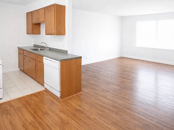 3rd image of 801 University Ave SE #6