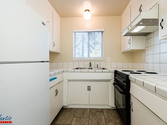 4th image of 1005 Ravenscourt Ave #3
