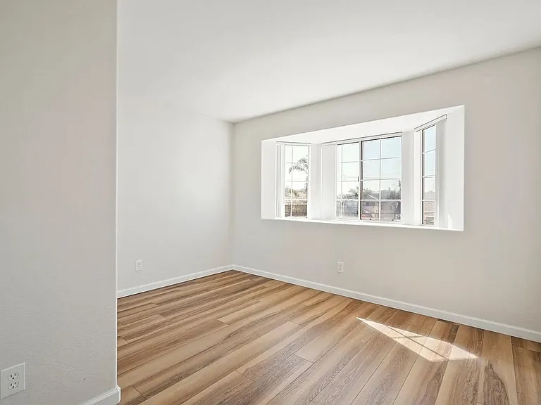 221 Donax Ave #11 — Photo 11