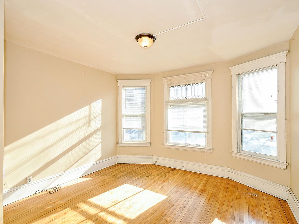 1st image of 2527 1st Ave S