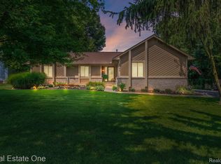 4250 White Oak Trl, Commerce Township, MI 48382