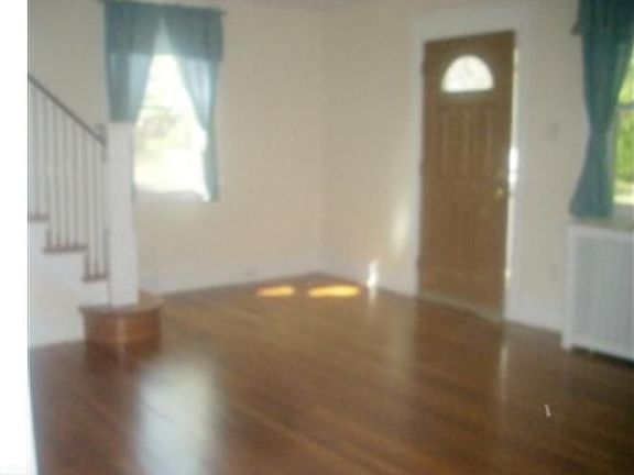 3rd image of 2000 Oakmont Ave