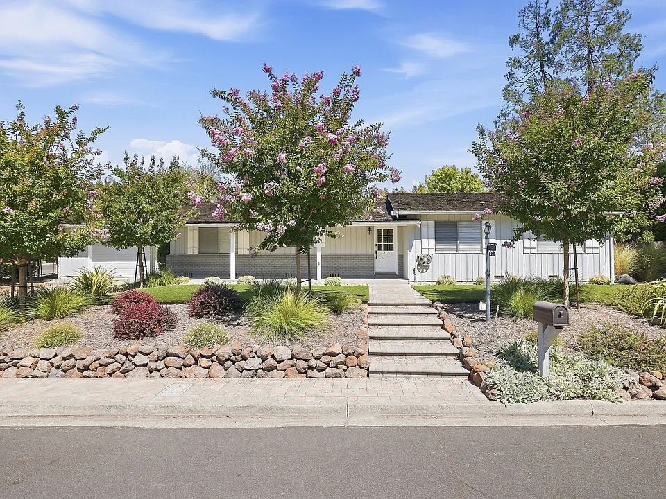 27 Freitas Dr