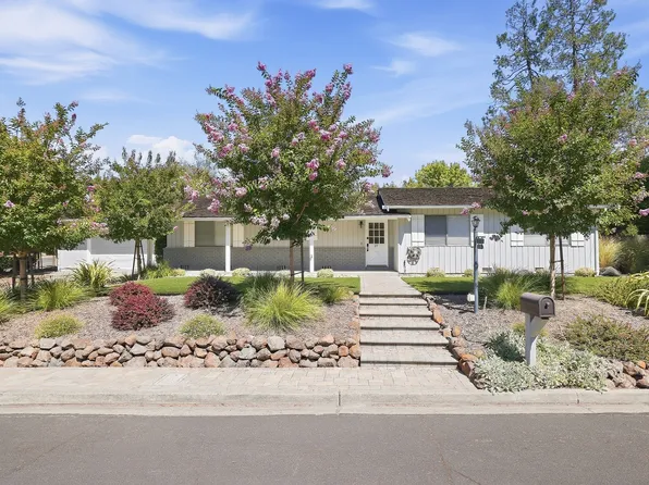 27 Freitas Dr, Moraga, CA 94556