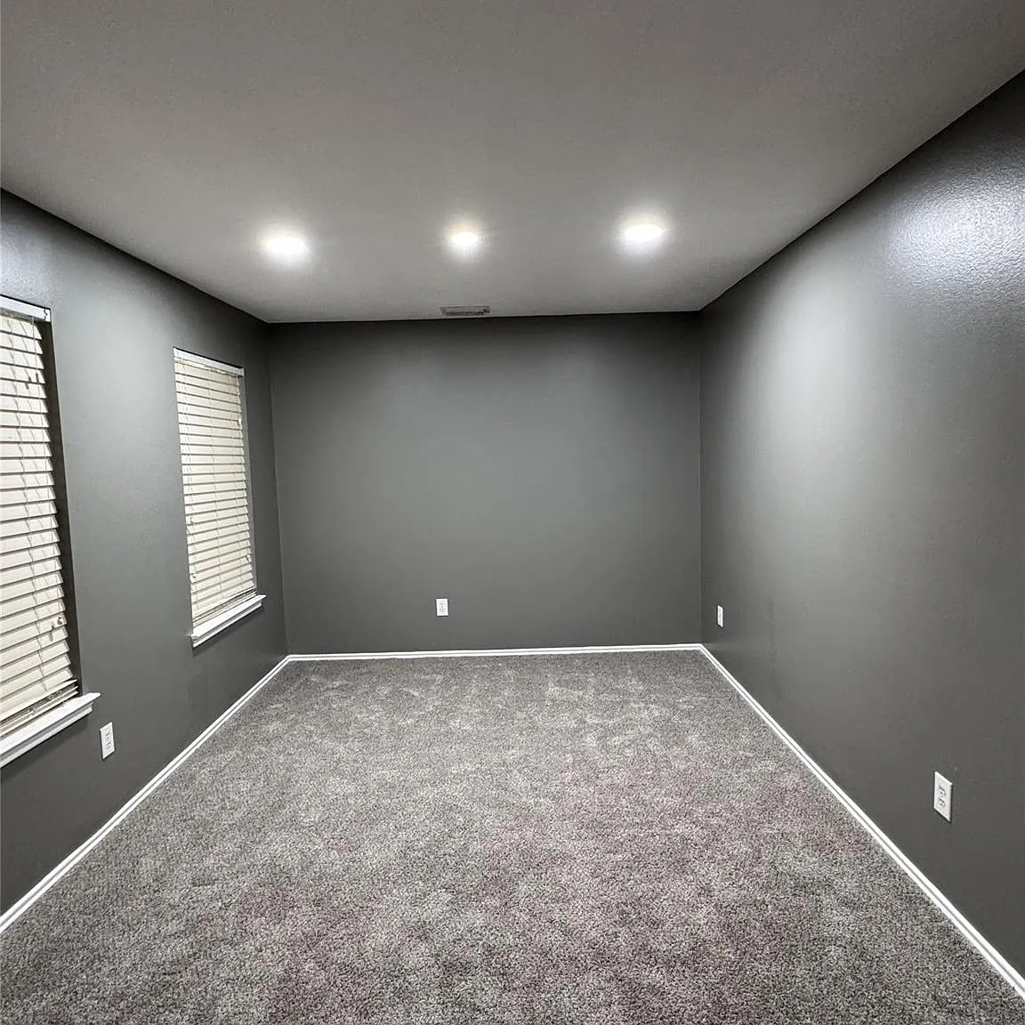 4 bed, 2.5 bath, 2504 sqft, $2,300 — Photo 3