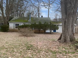 7735 Eisenhower Dr, Kirtland, OH 44094