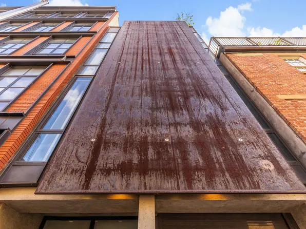 829 Greenwich Street image 1 of 13