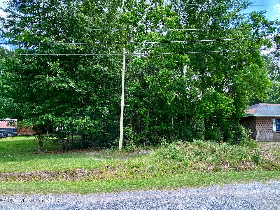 1st image of 104 Tulip Dr Lot 13