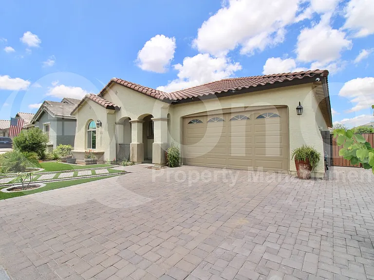 15078 W Roosevelt St — Photo 2