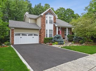 89 Huntington Rd, Basking Ridge, NJ 07920