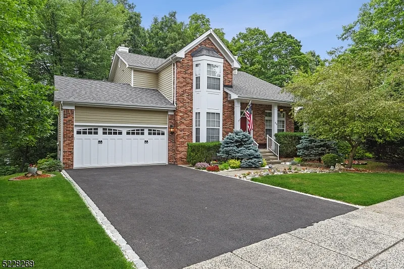 89 Huntington Rd photo 1