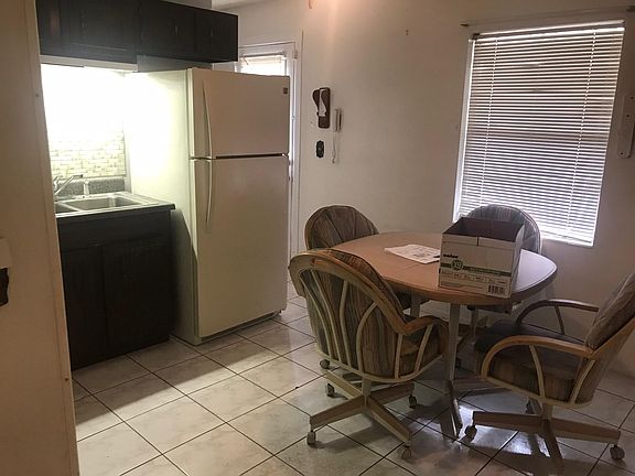 4th image of 2526 Elm Ave