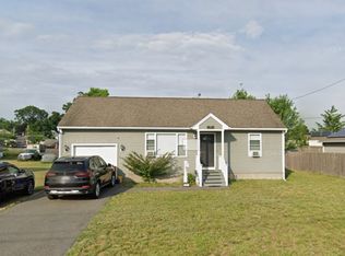 26 Louise St, Springfield, MA 01118