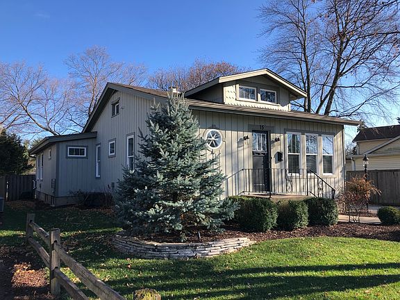 3rd image of 15 Woodlawn St