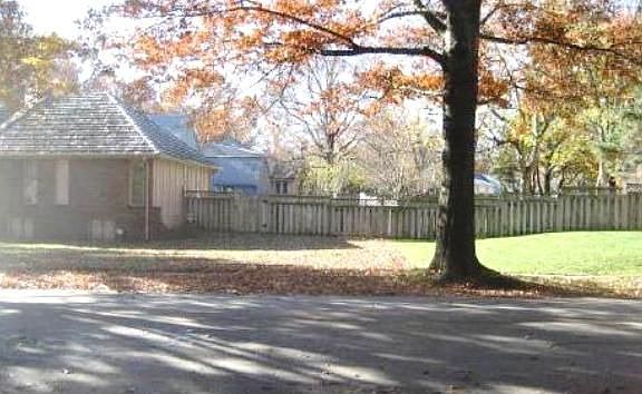 5th image of 10125 Hemlock Dr