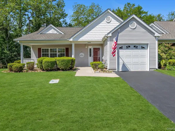 2201 Pebble Beach Path #2201, Riverhead, NY 11901