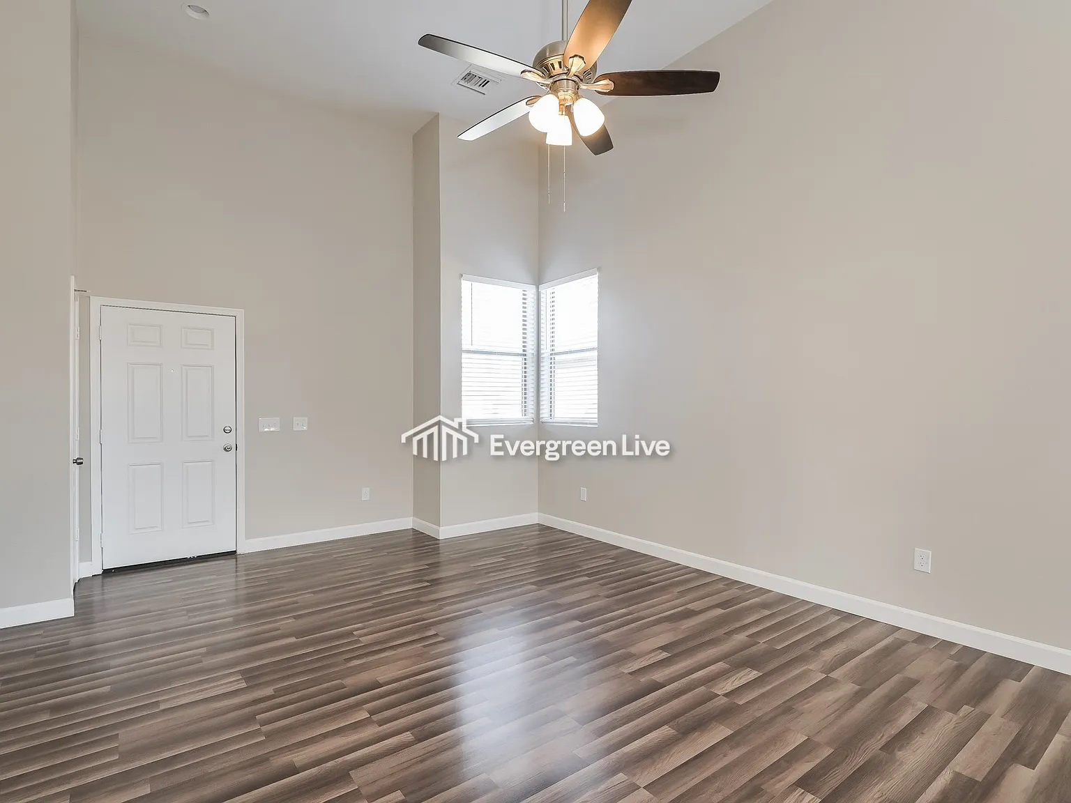 3 bed, 2.5 bath, 1455 sqft, $1,645 — Photo 4