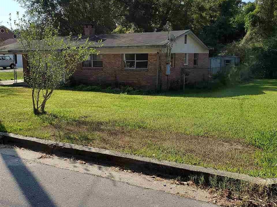 2nd image of 216 Pine St