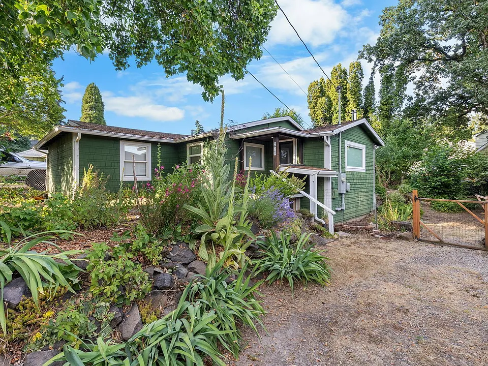 220 SE 157th Ave