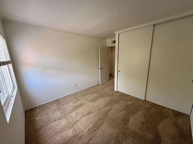 2604 Jacaranda Ave — Photo 22