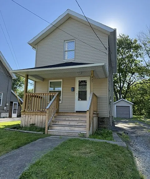 437 Bonnie Brae Ave SE — Photo 1