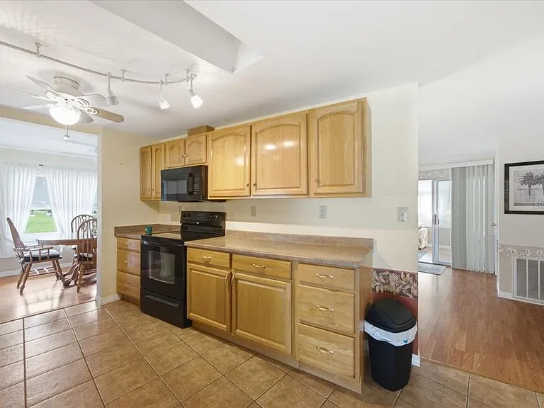 7505 Fairlane Ave — Photo 13