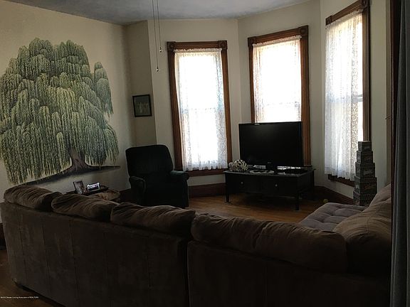 3rd image of 322 E Washington St