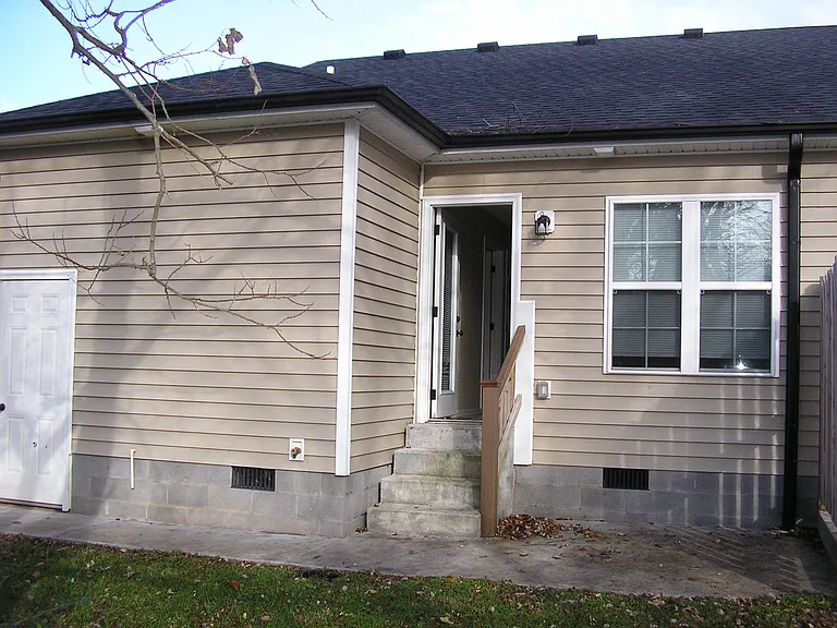 210 Crow Ave #B — Photo 15