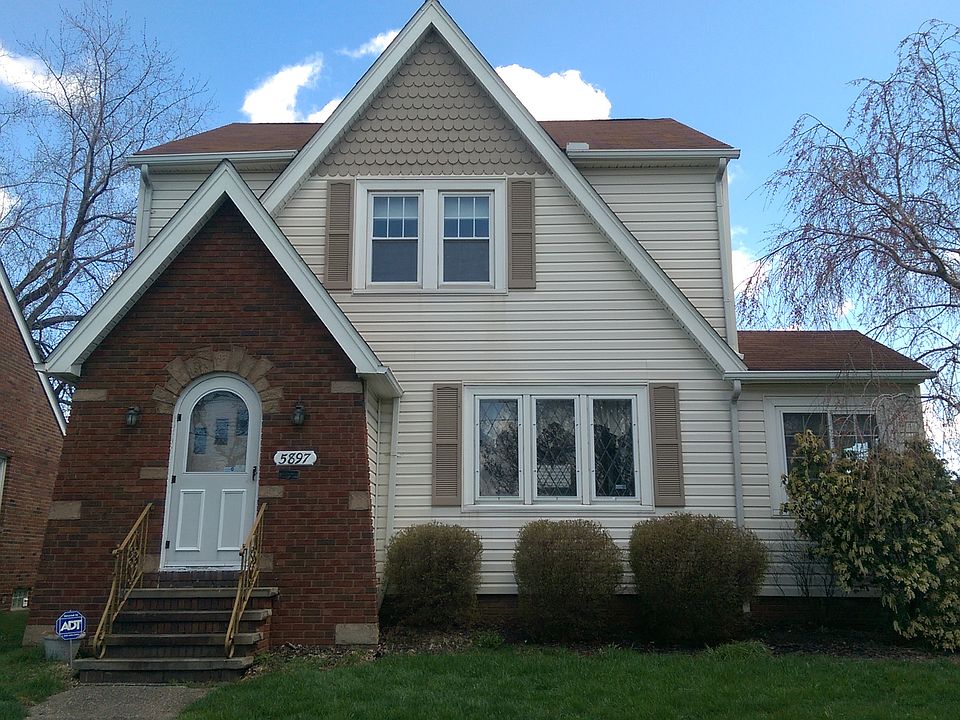 1st image of 5897 Chestnut Hills Dr
